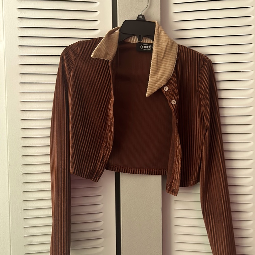 Cider cute button crop top